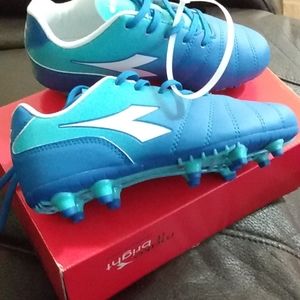 BNIB Diadora Boys soccer cleats